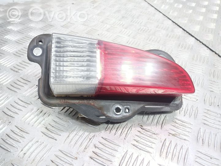 Hyundai Elantra Lampy tylnej klapy bagażnika 924022D