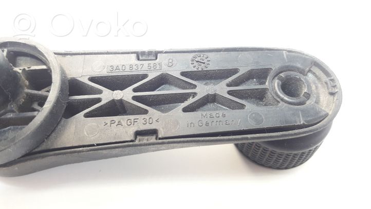 Volkswagen PASSAT B4 Galinio lango atidarymo rankenėlė 3A0837581B