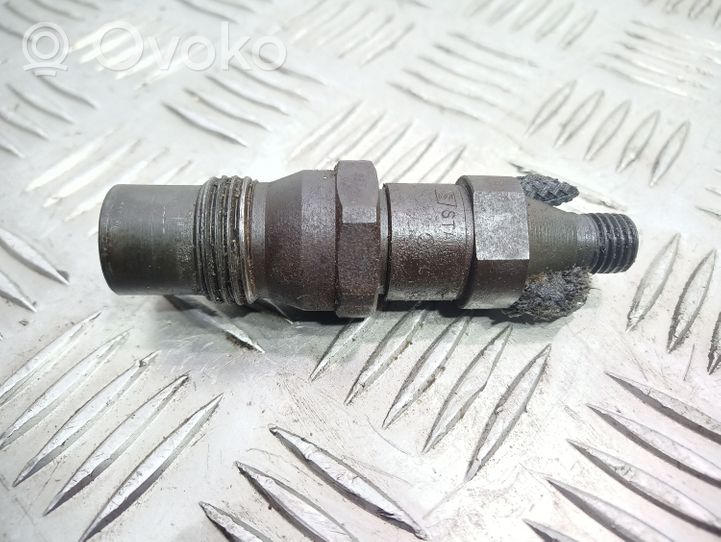 Volkswagen PASSAT B3 Injecteur de carburant 028130201C