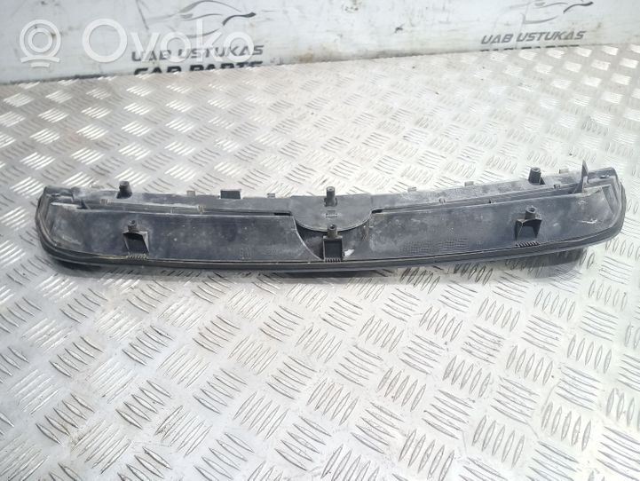 Opel Astra G Grotelės viršutinės 90588120