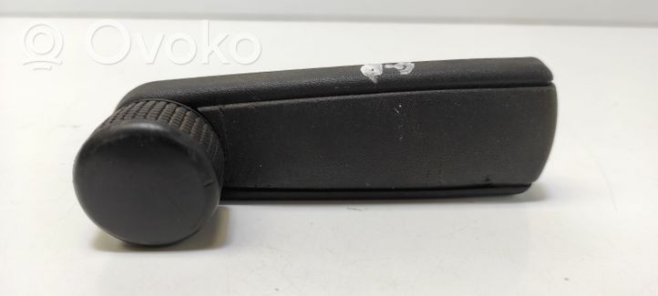 Volkswagen PASSAT B3 Rear door window winding handle 357837581