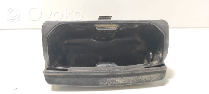 Opel Vectra B Auton tuhkakuppi 90414100