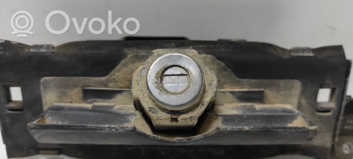 Peugeot 406 Takaluukun ulkopuolinen lukko 