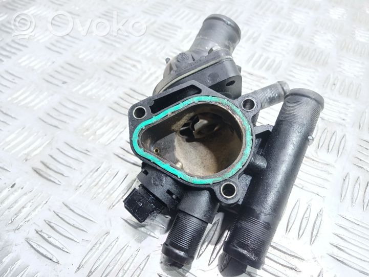 Volvo S40, V40 Termostats / termostata korpuss 8200065390