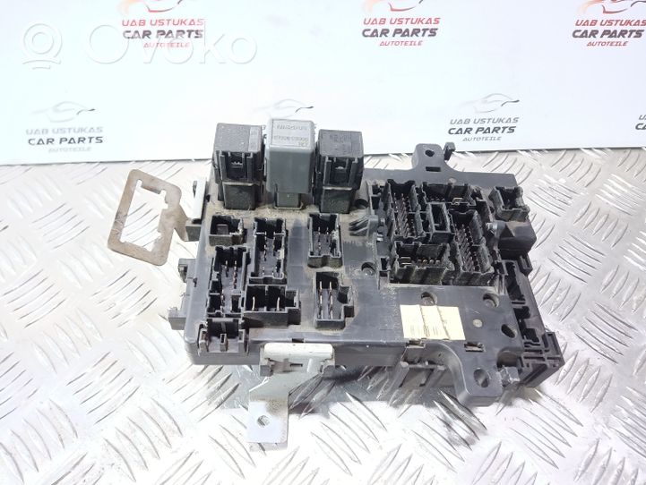 Nissan Primera Module de fusibles 285519F