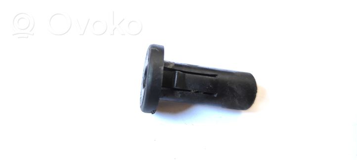 Audi A4 S4 B7 8E 8H Staffa di montaggio del radiatore 4B3121200