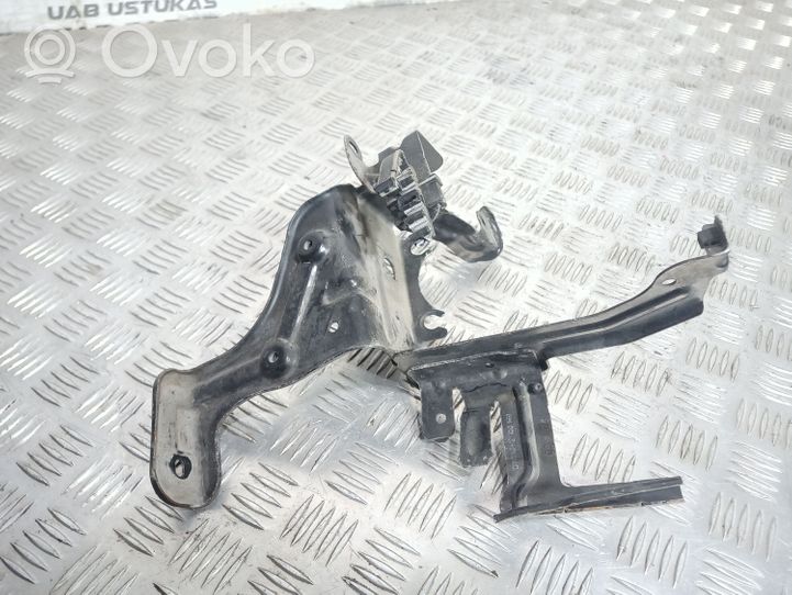 Audi A4 S4 B7 8E 8H Supporto pompa ABS 