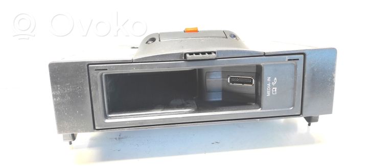 Volkswagen PASSAT B7 Panel radia 3C2857285C