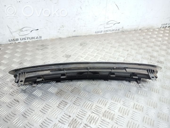 Ford Mondeo MK II Grotelės viršutinės 96BC8200