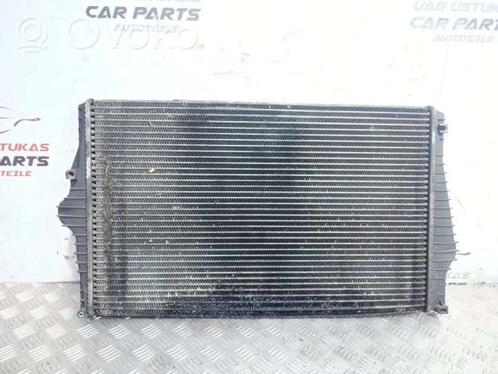 Volvo XC90 Chłodnica powietrza doładowującego / Intercooler 989581K