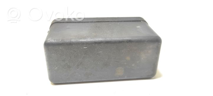 Nissan Qashqai Dangtelis saugiklių dėžės 64200049