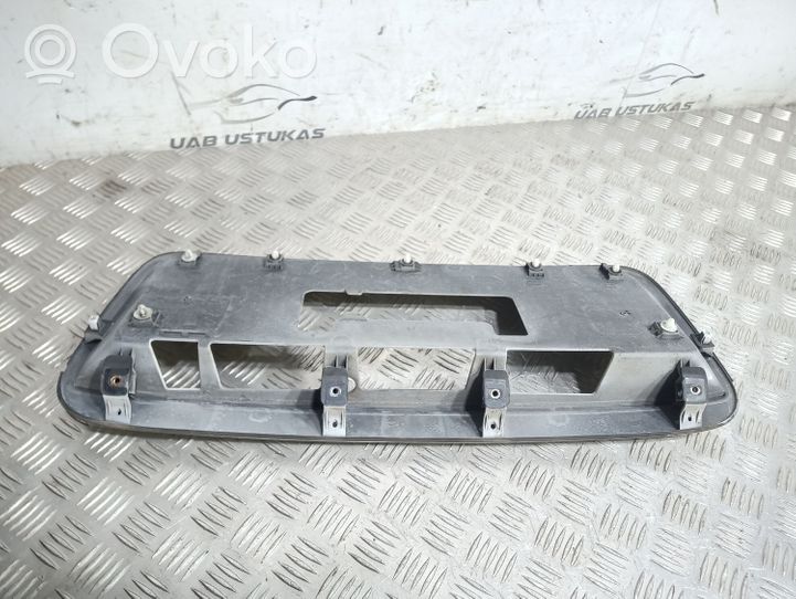 Mitsubishi Lancer VIII Barra luminosa targa del portellone del bagagliaio 5817A0735