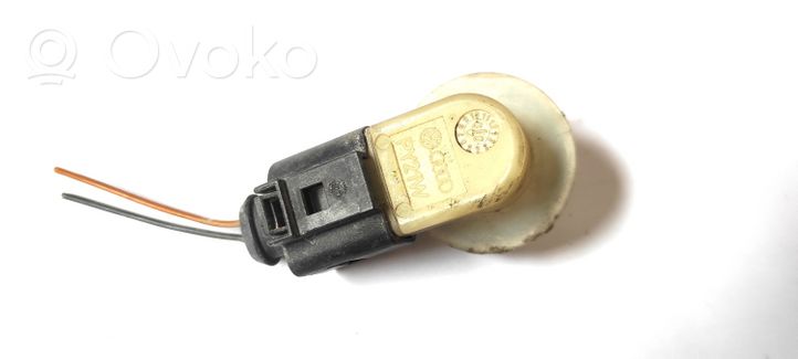 Volkswagen Polo III 6N 6N2 6NF Element lampy przedniej 1J0973722