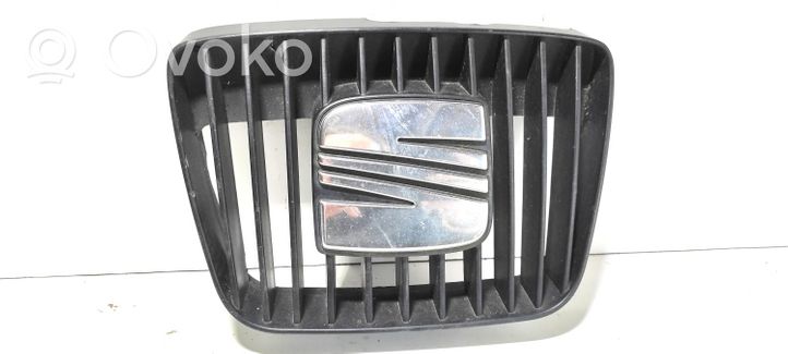 Seat Cordoba (6K) Front bumper upper radiator grill 6K0853654D