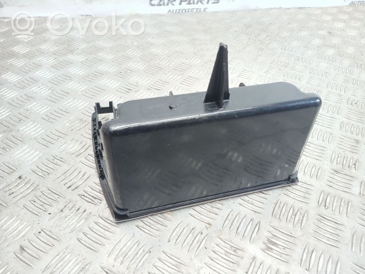 Volkswagen PASSAT B5.5 Verkleidung Radio / Navigation 3B0858069K