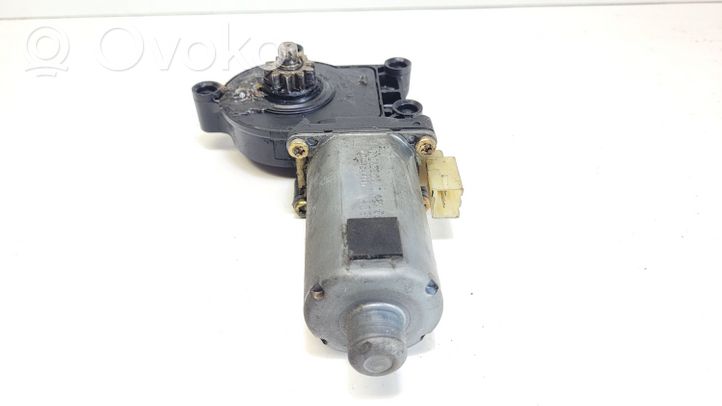 Volvo S70  V70  V70 XC Motorino alzacristalli della portiera anteriore 0130821743