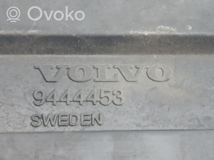 Volvo S70  V70  V70 XC Boîte de batterie 9444453