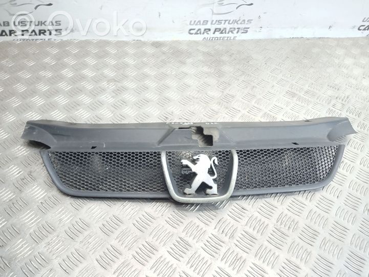 Peugeot 406 Grille calandre supérieure de pare-chocs avant 9631250277