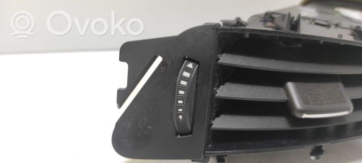 Opel Astra J Griglia di ventilazione centrale cruscotto 13300560