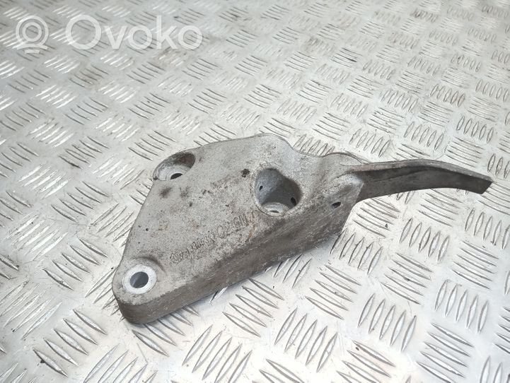 Opel Astra J Engine mounting bracket 13365327