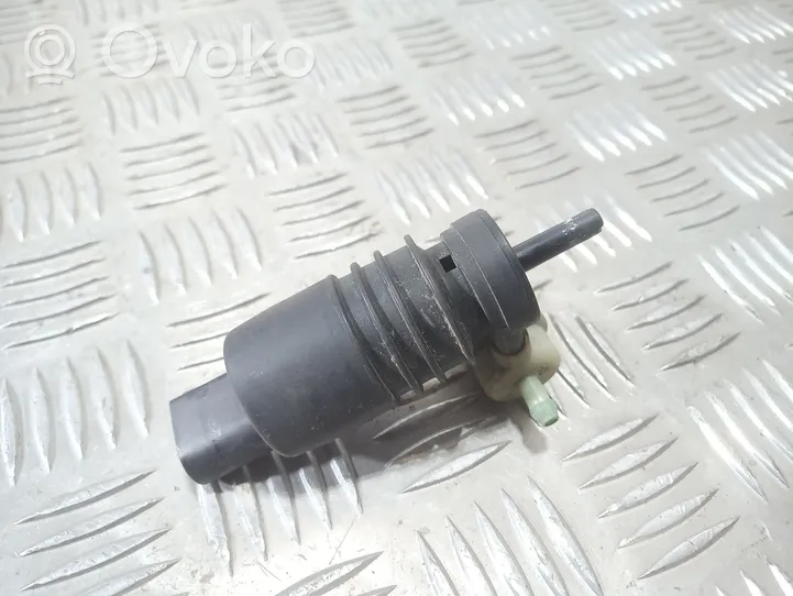 Volkswagen Golf IV Windscreen/windshield washer pump 