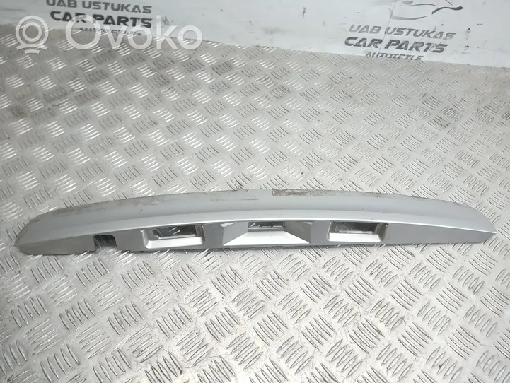 Nissan Qashqai+2 Takaluukun rekisterikilven valon palkki 90810JD0