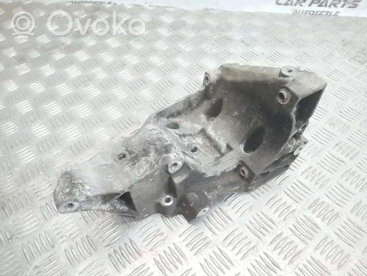 BMW 1 E82 E88 Generator/alternator bracket 7802639