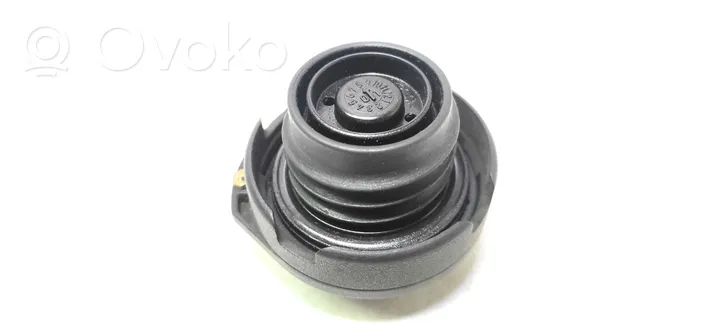 Volkswagen PASSAT B5 Fuel tank filler cap 1J0201553C