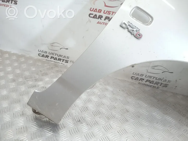 Toyota Corolla Verso E121 Błotnik przedni 