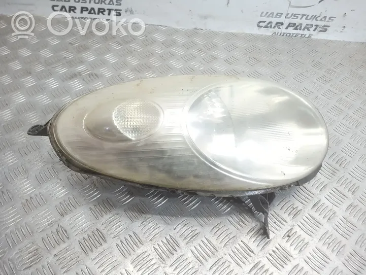 Nissan Micra Lampa przednia 26010AX700