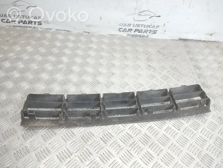 Volkswagen Golf IV Kratka dolna zderzaka przedniego 1J0853677D