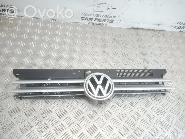 Volkswagen Golf IV Grille calandre supérieure de pare-chocs avant 