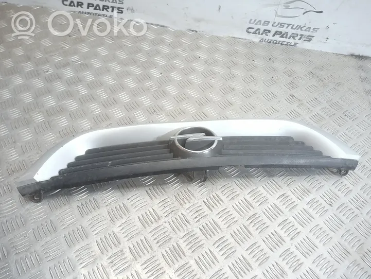 Opel Vectra B Maskownica / Grill / Atrapa górna chłodnicy 