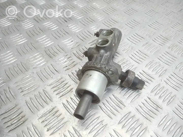 Volvo S70  V70  V70 XC Master brake cylinder 9140251