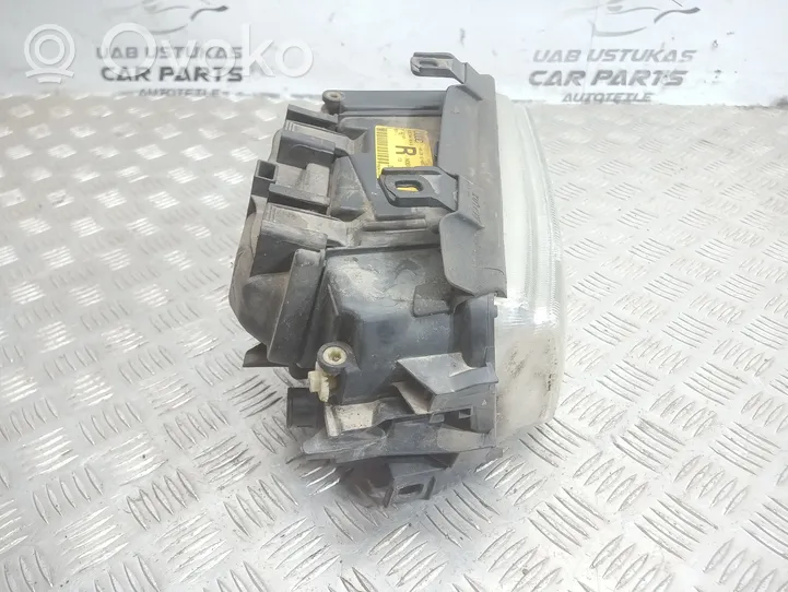 Audi A4 S4 B5 8D Lampa przednia 8D0941004E