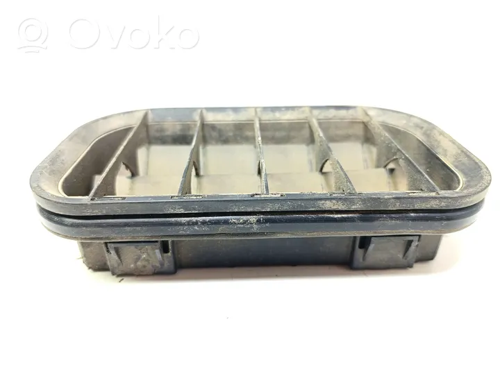 Volkswagen PASSAT B5.5 Quarter panel pressure vent 4A0819181