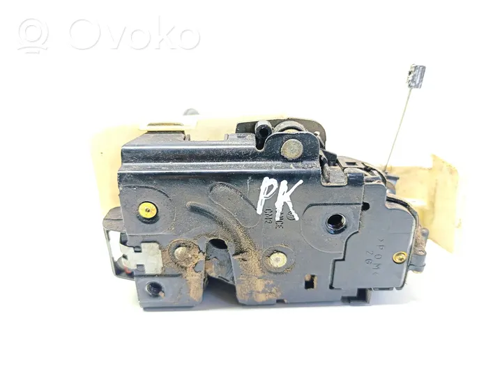 Volkswagen PASSAT B5.5 Front door lock 