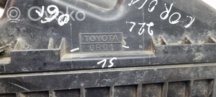 Toyota Corolla Verso AR10 Caja del filtro de aire 0R01