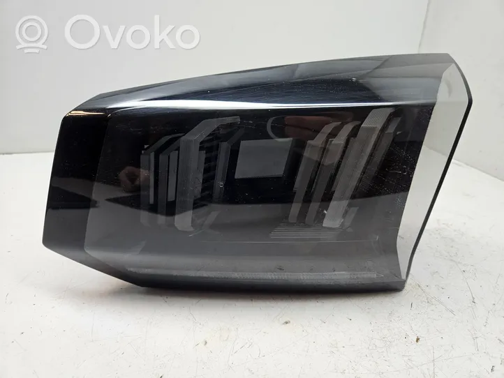 Peugeot 5008 II Lampy tylnej klapy bagażnika 9836231780