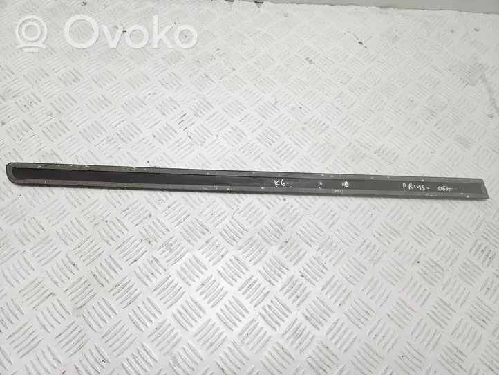 Toyota Prius (XW20) Takaoven lista (muoto) PZ415G352201