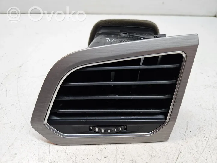Volkswagen Golf Sportsvan Kojelaudan sivutuuletussuuttimen kehys 517819703A