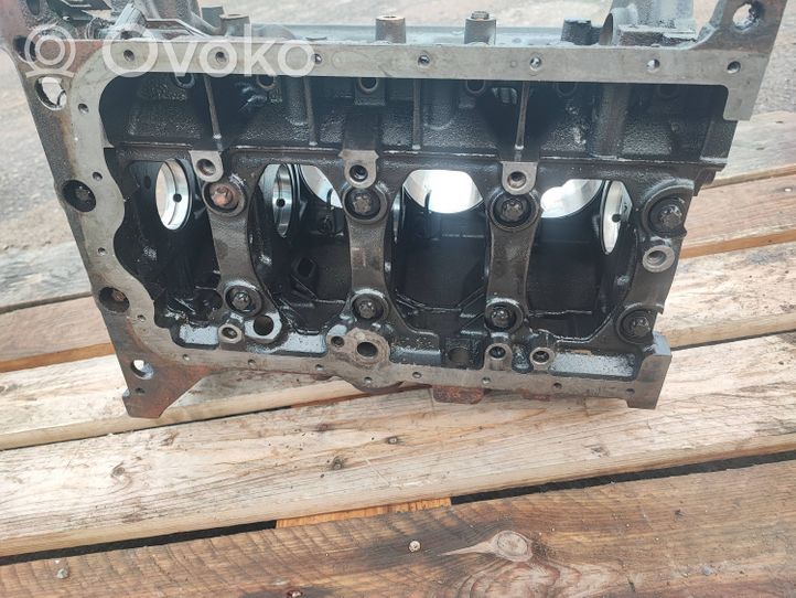 Opel Vivaro Engine block 8200513042