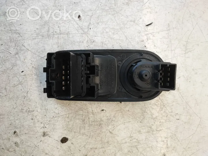 Opel Vivaro Interruttore di controllo dell’alzacristalli elettrico 8200011867