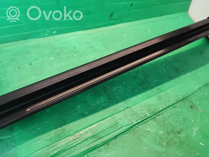 Opel Vivaro Sliding door middle rail 777663037R