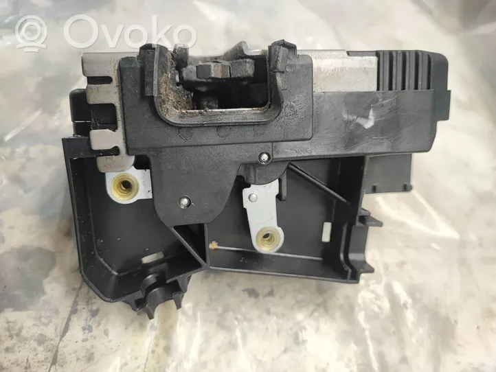 Opel Vivaro Rear door lock 8200282303