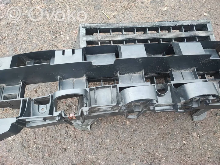 Opel Vivaro Front bumper support beam 620905080B