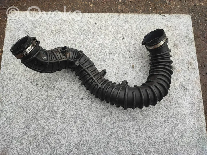 Opel Vivaro Tube d'admission de tuyau de refroidisseur intermédiaire 8200607746