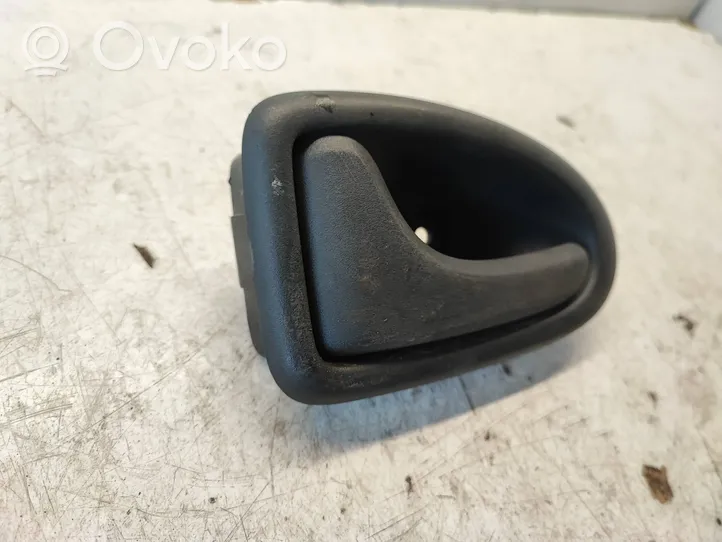 Opel Vivaro Klamka wewnętrzna drzwi przednich 7700428887