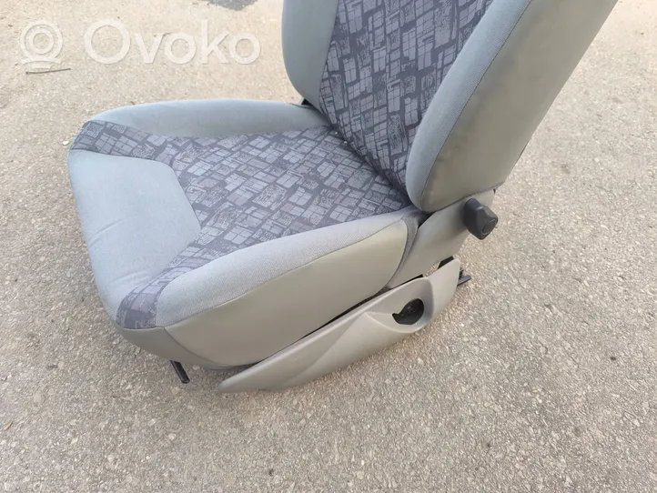 Opel Vivaro Fotel przedni kierowcy 