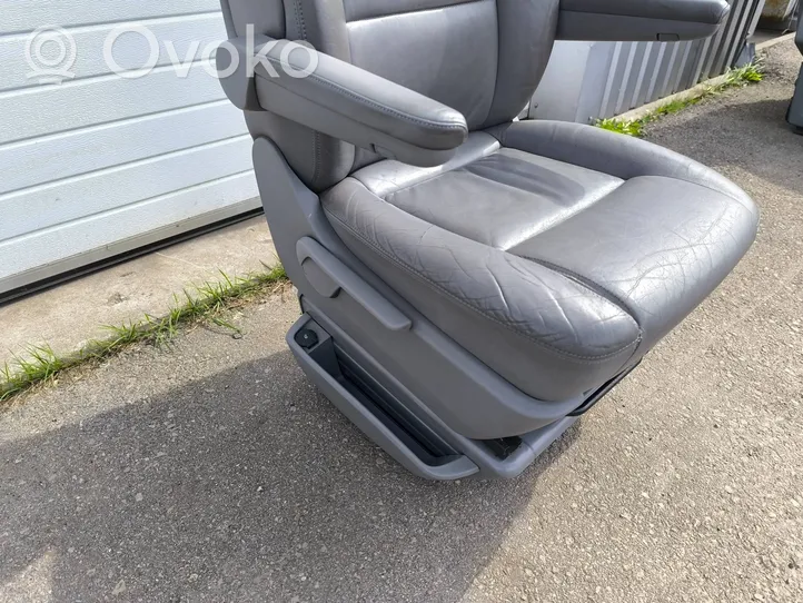 Volkswagen Multivan T5 Etumatkustajan istuin 